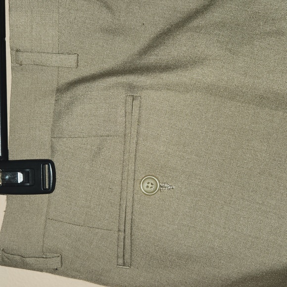 Men's Ralph Lauren Tan Slacks, Size 33x32 but hemmed to a 31in length - Picture 4 of 8